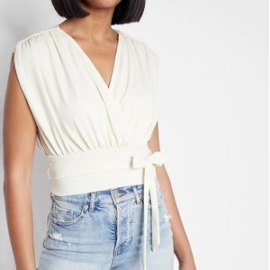 SMOOTH MATTE JERSEY DRAPED FRONT
TOP IN SWAN